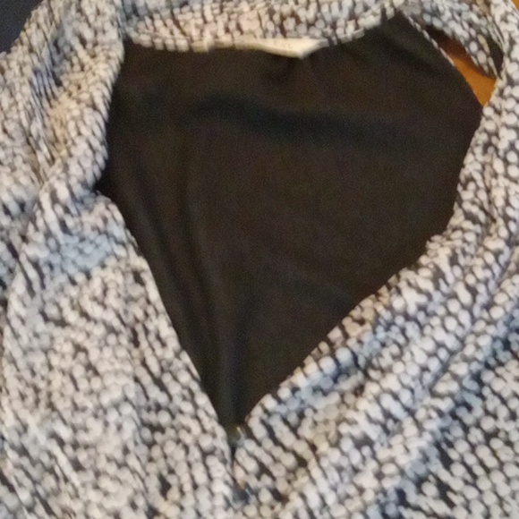 Old Navy Wide Sleeveless Top - Picture 10 of 15